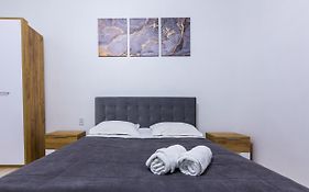 Vodna White Apartment